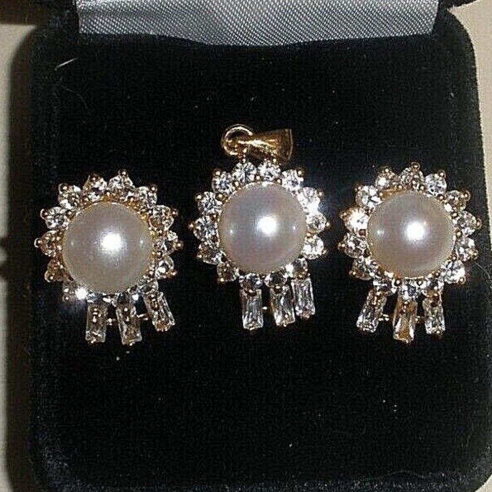 18K Gold Plate Sterling 9MM Cultured Pearl & Clear Crystal Earring & Pendant Set